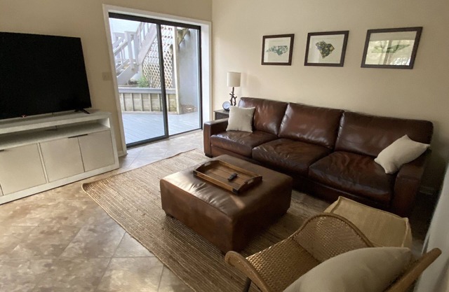 Connestee Falls Lake Front with Hot Tub, Family Friendly, Mountain living!