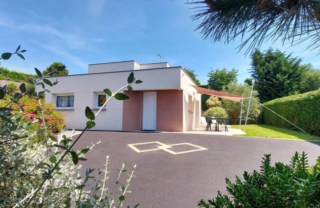 Contemporary house in Etables-sur-mer