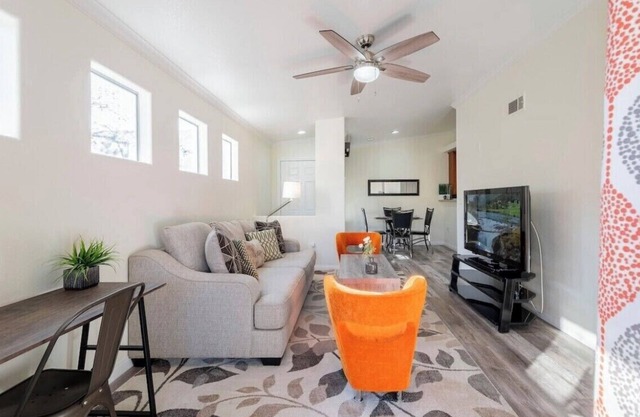 Contemporary 1 bed/bath luxury apt near the strip