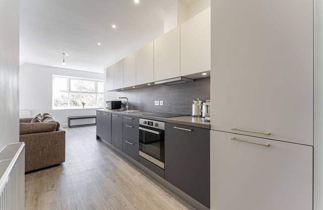 Contemporary 2 Bed Apartment Solihull NEC