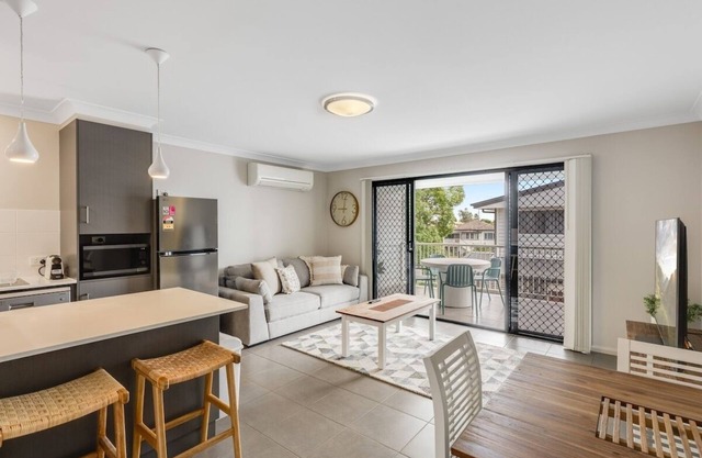 Contemporary & Convenient - City Fringe Townhouse!