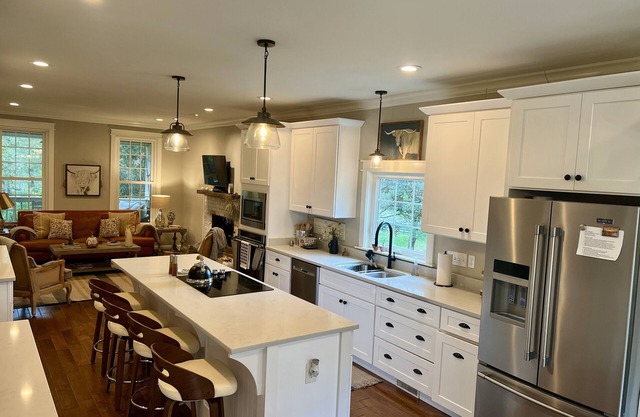 Contemporary Country Charm! Minutes from Franklin, Cool Springs & Nashville!