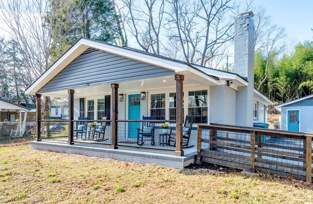 Contemporary dog-friendly mountain home with firepit, grill, enclosed backyard