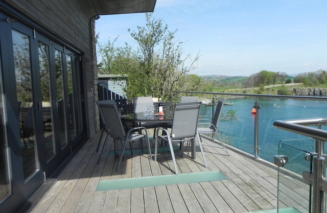Contemporary, grass roofed stone house, HotTub, sleeps 6, children, pets welcome