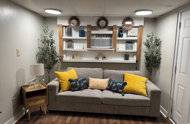 Convenient 1-BR - Fenced Backyard - Extended Stays wanted