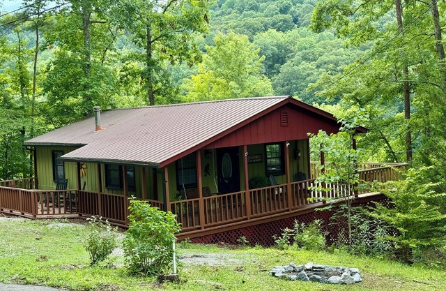 Convenient Access to the Best Hikes & Scenery! Direct access to Ramp, Fish, Swim