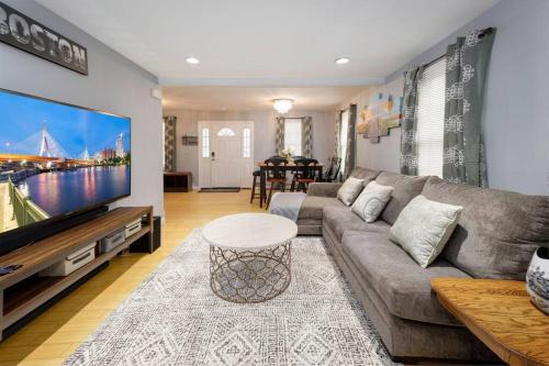 Convenient Braintree Home - 3 Bedroom Sleeps 8