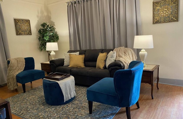 Convenient & cozy great for couples or small families!