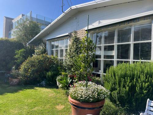 Convenient Sunset Beach and Garden