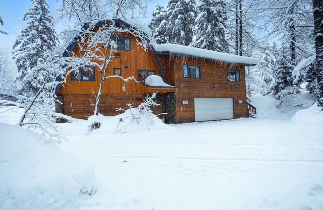 Conveniently located condo near skiing & hiking
