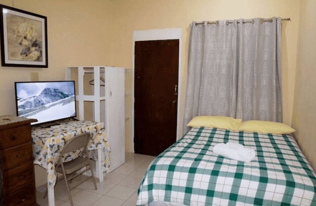 Conveniently located Mona Studio Apartment