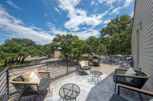 Conveniently located Upstairs Deck BBQ