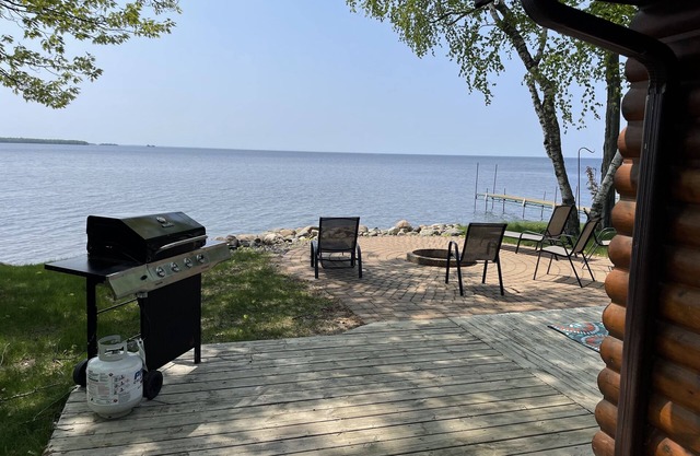 Convienant location. Right on water. Private boat launch. Outdoor sauna!