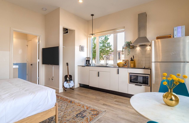 Conway B102 by AvantStay | Studio in the Heart of Nashville