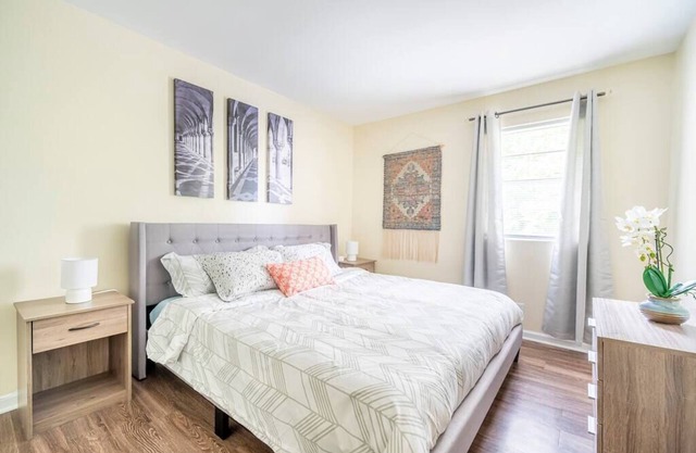 ★Cool Crib ★ King Bed ★ Long Term Stays ★ Duke★