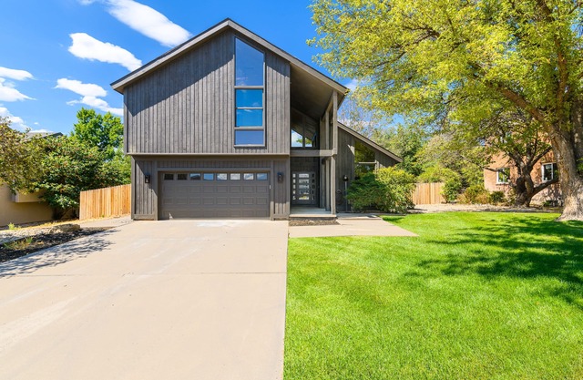 Cool Pad on 8th! Great location! NO EXTRA FEES!