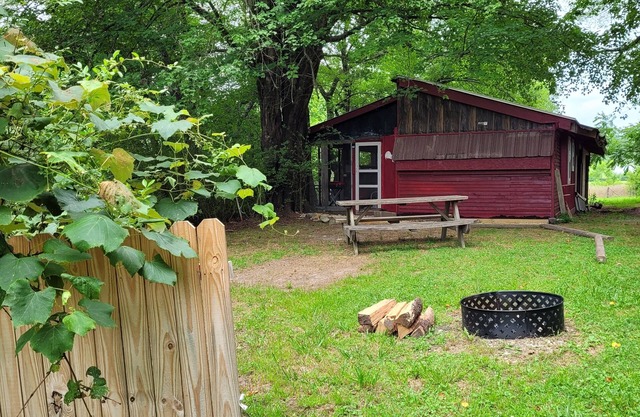 "Coop-Ahhh Cabana" ! "Glammock" campsite near Dupont State Forest!