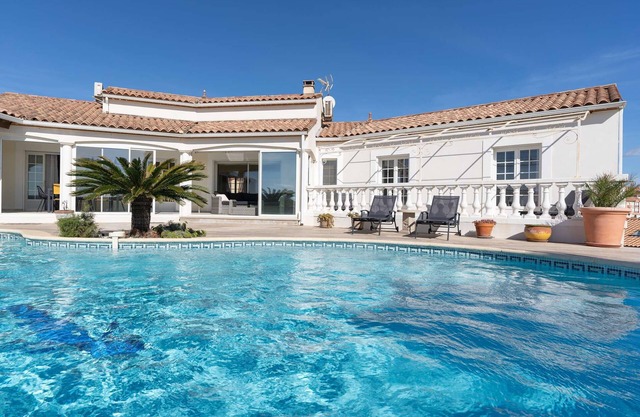 COR4 Spacious villa with private swimming pool, sea view SAINT PIERRE LA MER