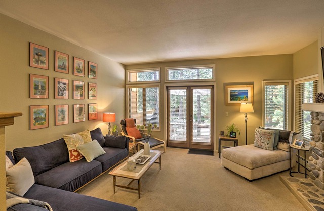 Corner-Unit Condo w/Grill: Walk to Lake Tahoe!