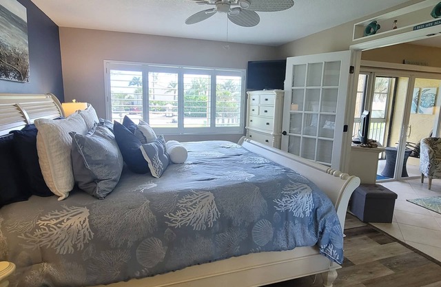 Corner unit directly on golf course with ocean peak in Ocean Village