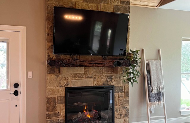 Cosy 1-bedroom cottage with spring-fed creek and spectacular views