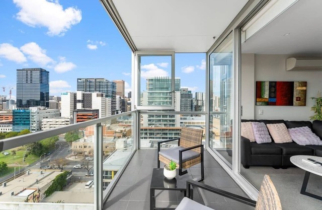Cosy 2BR CBD Apt. Free Wi-Fi Parking Pool