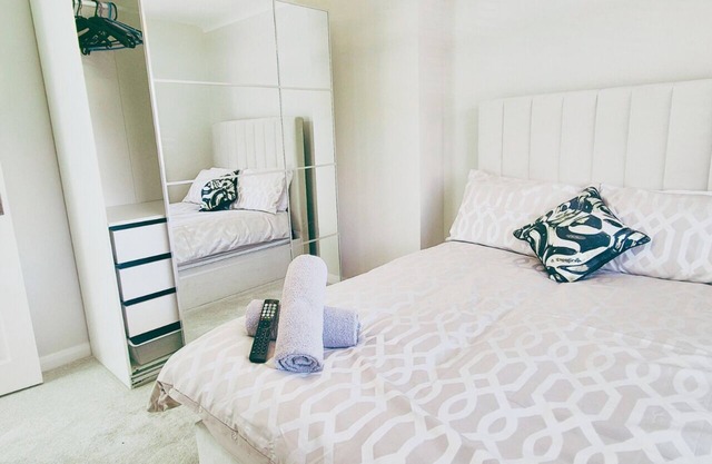 Cosy 2BR House on Quiet Street