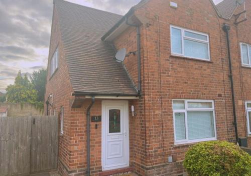 Cosy 2BR House on Quiet Street