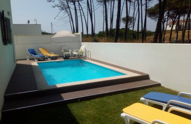 Cosy and sunny villa with swimming-pool near the beach (50m)