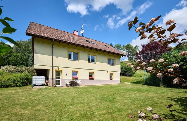 Cosy apartment for 4 guests with WIFI, TV, patio, pets allowed and parking