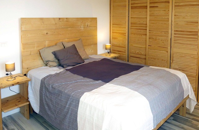 Cosy apartment in villa with hot tub, pool, A/C, WIFI, TV, patio, pets allowed, panoramic view