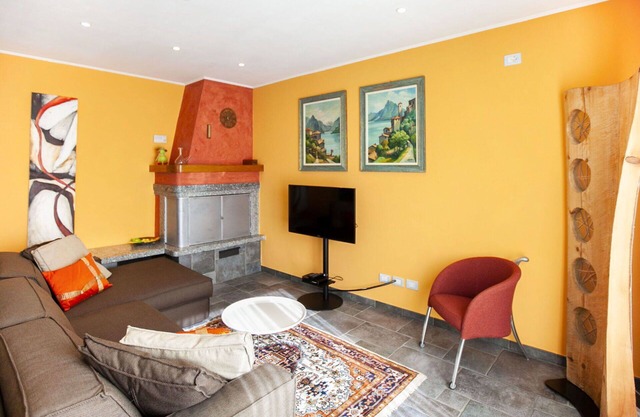 Cosy apartment for 3 guests with A/C, WIFI, TV and balcony