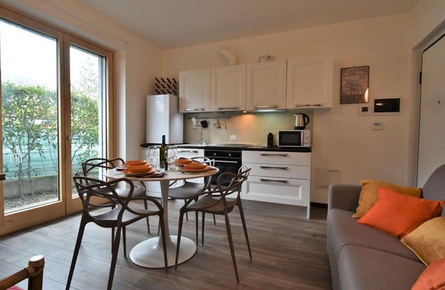 Cosy apartment for 4 guests with A/C, WIFI, TV, pets allowed and parking