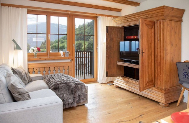 Cosy apartment for 5 guests with WIFI, pool, TV, balcony and panoramic view