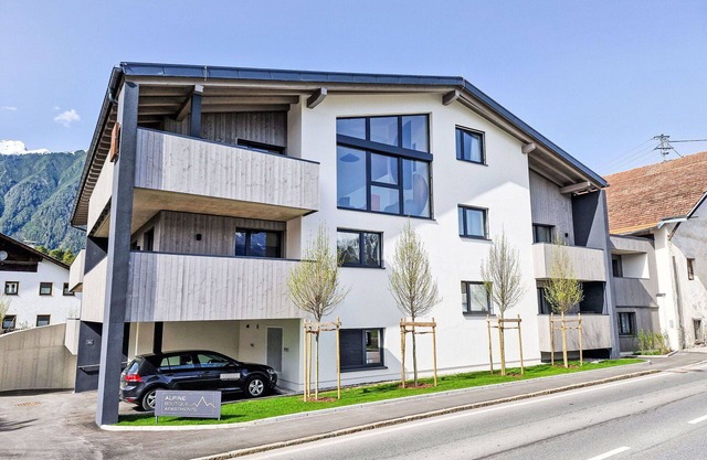 Cosy apartment for 6 guests with WIFI, TV, patio and parking