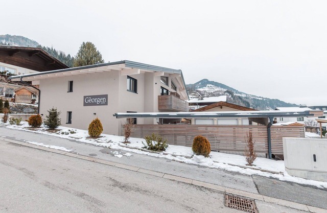 Cosy apartment for 8 guests with WIFI, TV, terrace and pets allowed