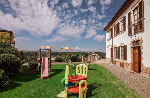 Cosy apartment for 4 people with A/C, WIFI, pool, TV, patio and pets allowed