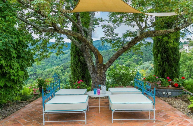 Cosy apartment in villa for 2 guests with WIFI, pool, TV, pets allowed, panoramic view and parking