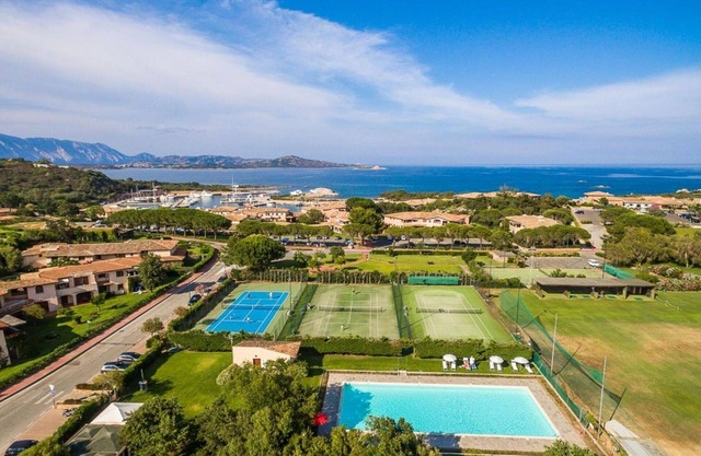 Cosy apartment in villa for 8 guests with pool, A/C, TV, terrace and parking