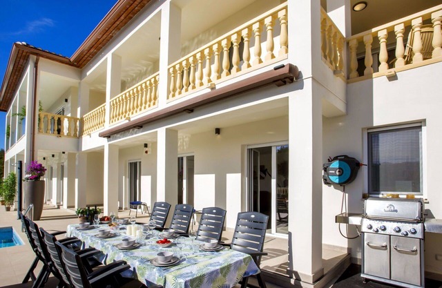 Cosy apartment in villa with private pool, A/C, WIFI, TV, patio, pets allowed and panoramic view