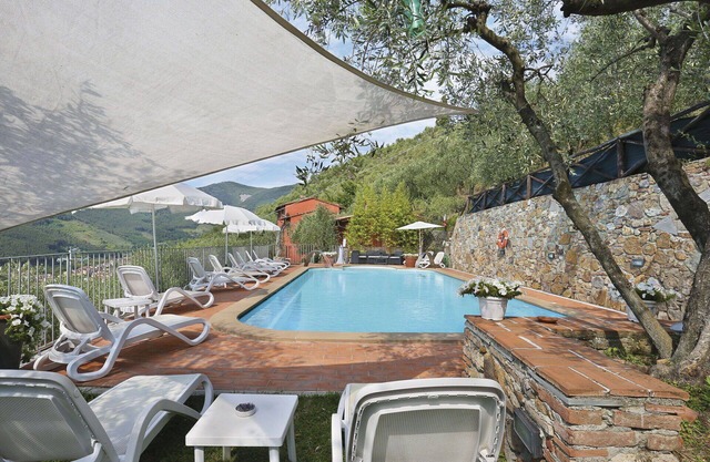 Cosy apartment in villa for 6 people with WIFI, pool, TV, patio and pets allowed