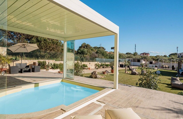 Cosy apartment in villa for 3 people with pool, WIFI, A/C, TV, patio and parking