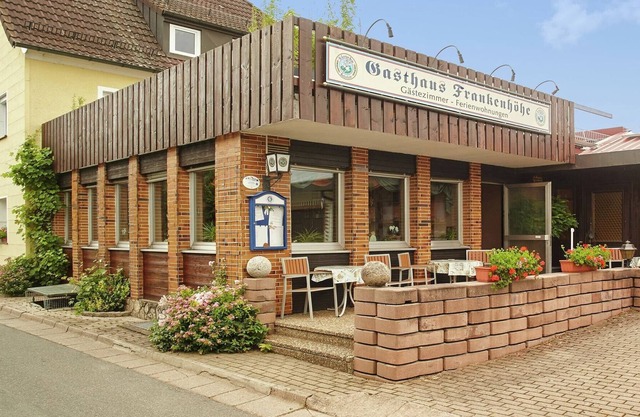 Cosy apartment with terrace and garden access in a quiet wooded area