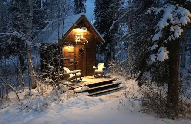 Cosy Artist Retreat for 2 - private tiny house with access to full, private bath