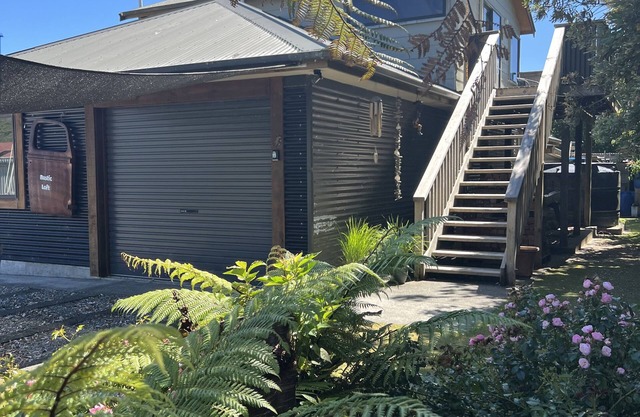 Cosy, comfortable Loft with free wi-fi set in a great location of the West Coast