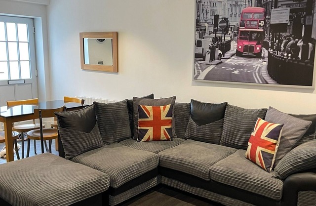 Cosy Flat in Sutton with Parking free