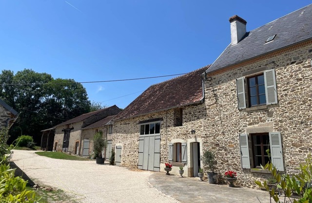Cosy Gite, Private Pool, meadow and riverside fishing.