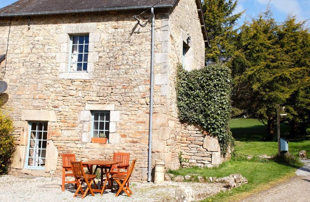 Cosy gite with shared pool and indoor games room