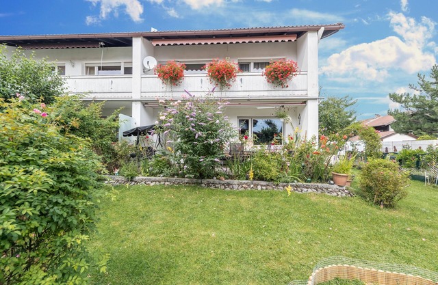 Cosy Holiday Apartment "Schild" with Garden & Mountain View