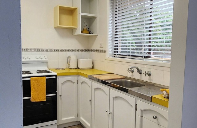 Cosy Nook close to Mars & Selkirk Stadiums, Lake Wendouree, medical & shopping